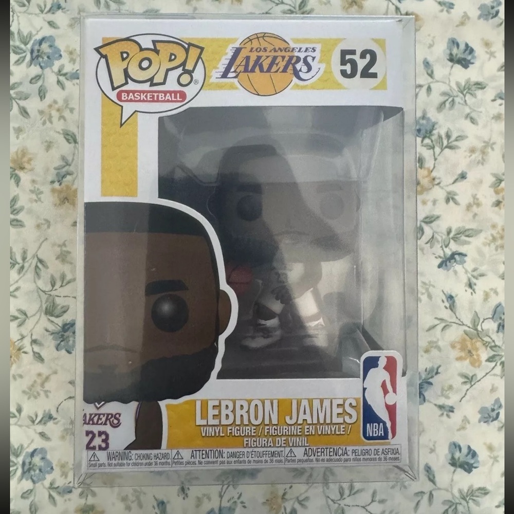 Funko Pop! Vinyl: LeBron James (Lakers) (White Jersey) #52 With POP Protector